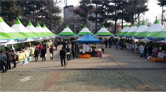 2017년 설맞이 직거래장터 행사 (사진 대구시청)